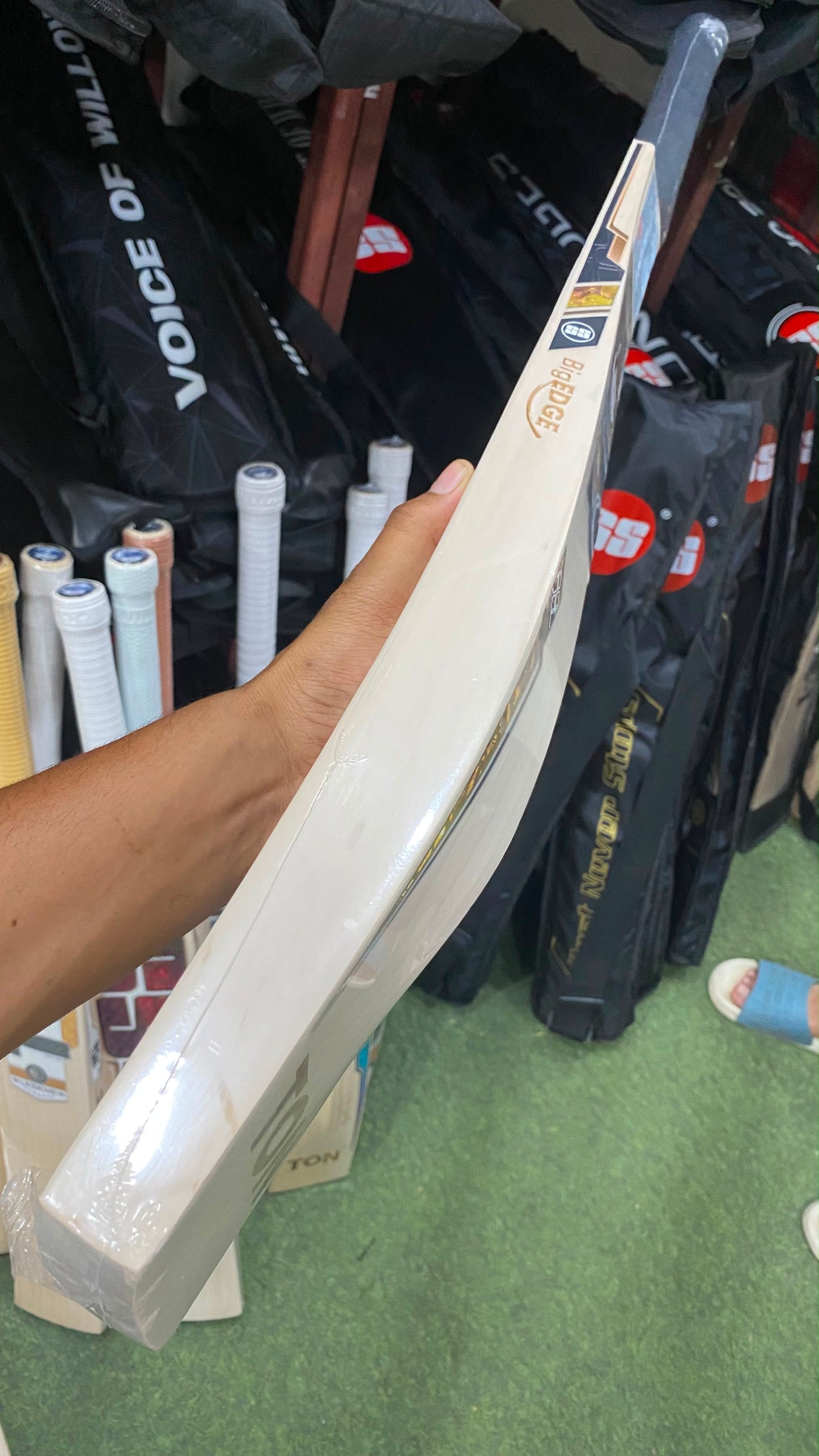 SS Ton Gold Jumbo Cricket Bat (2lb 10oz)