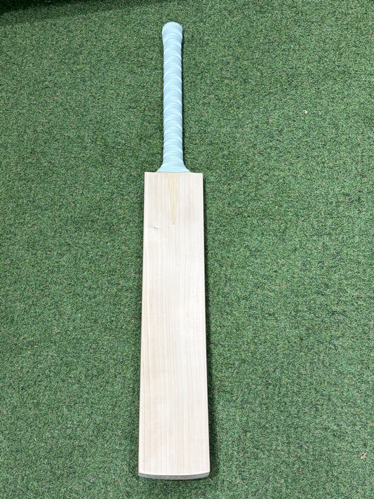 Plain Players UK Made Short Blade Long Handle Cricket Bat (2lb 10oz)