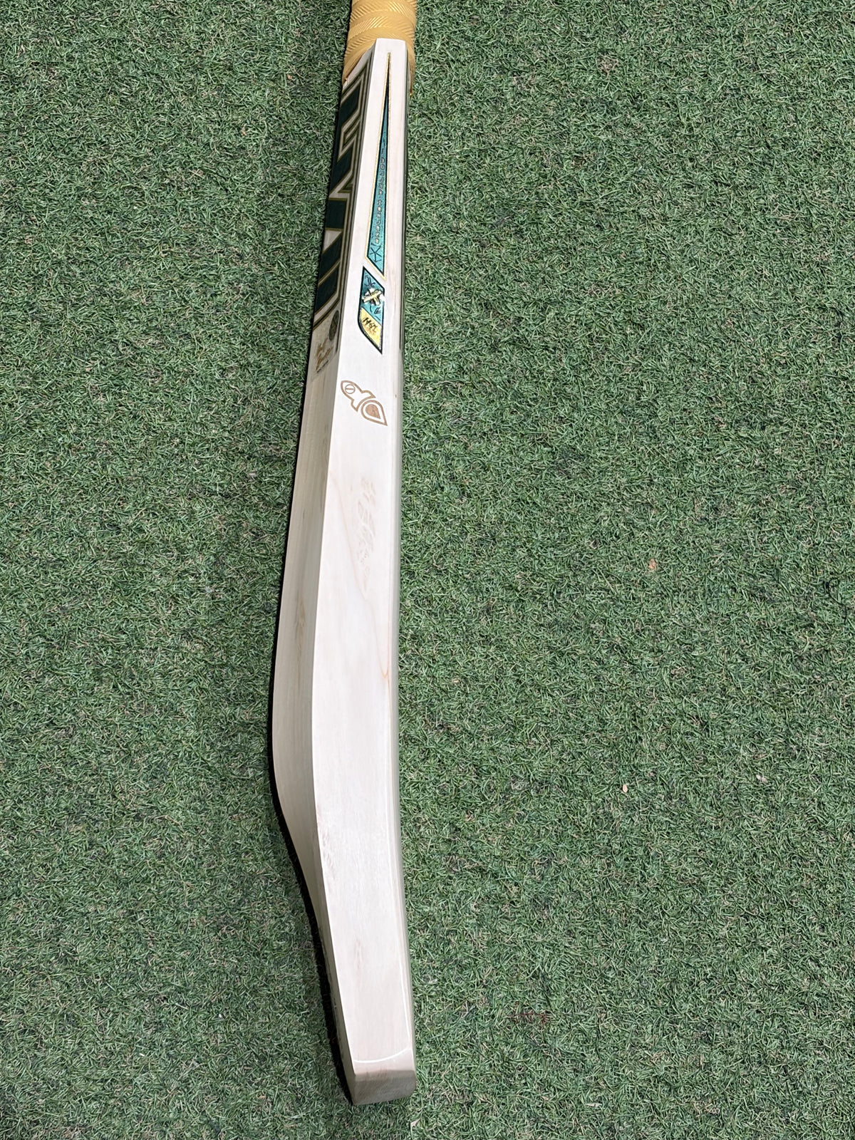 Hell 4 Leather (H4L) Pro Grade Cricket Bat (2lb 10oz)