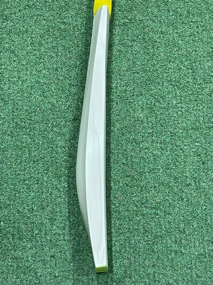 Cricket Station Plain Grade One Cricket Bat (2lb 10oz)