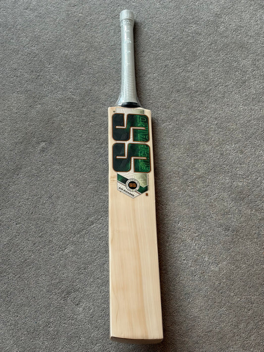 SS Ton Sir Richards Cricket Bat (2lb 7oz)