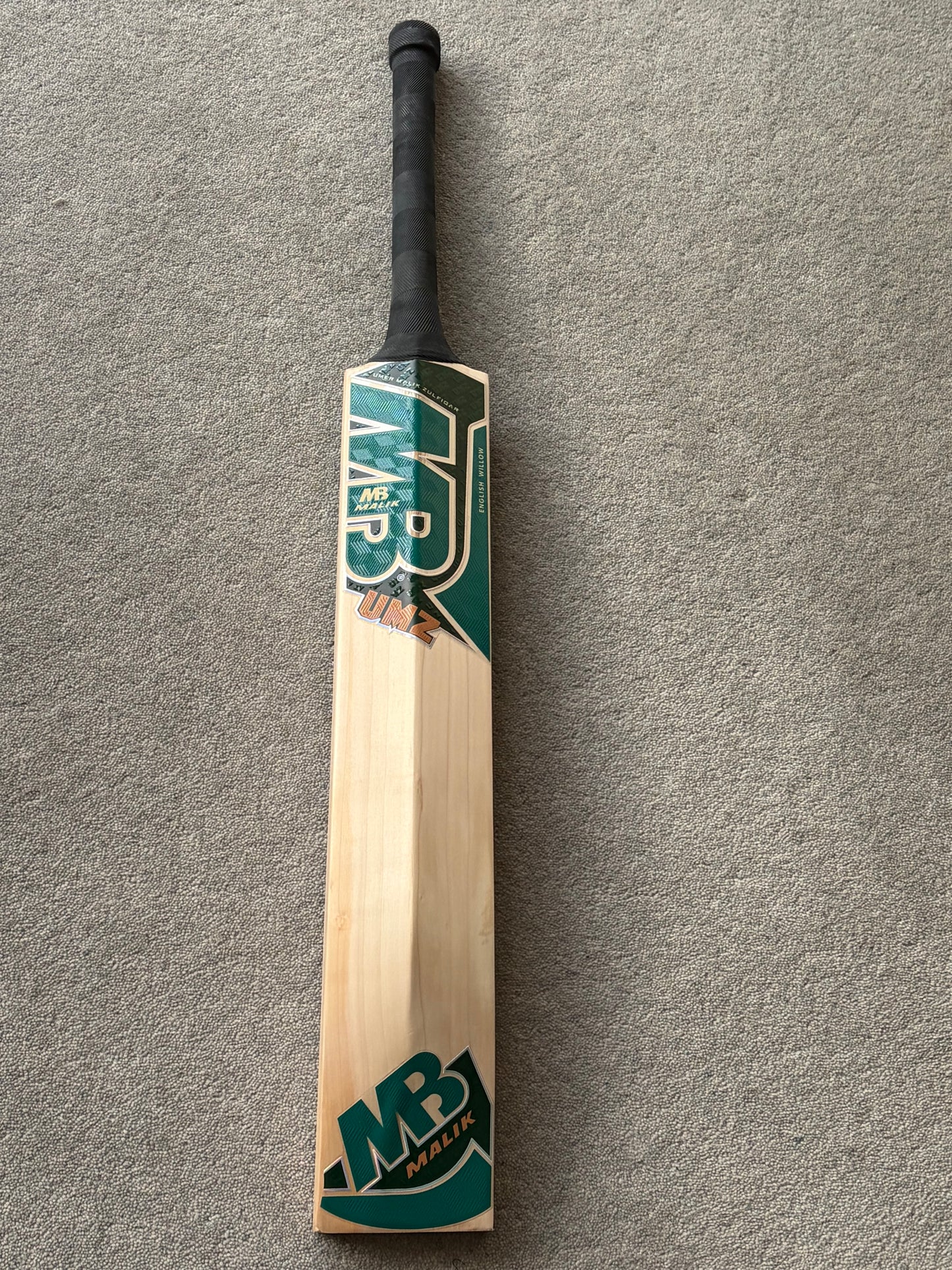 MB Malik UMZ Core Cricket Bat (2lb 9oz)