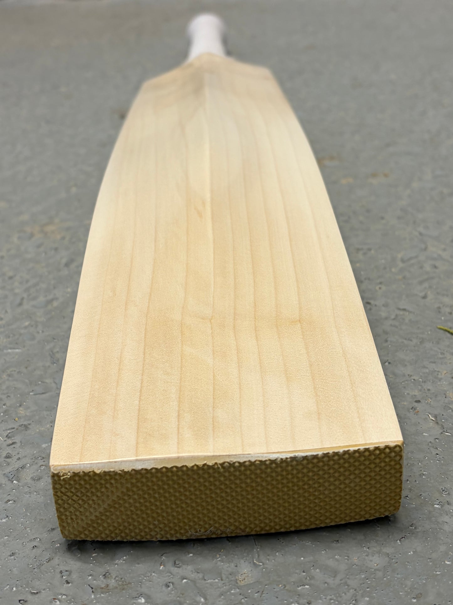 Plain Grade 1 UK Made Cricket Bat (2lb 10oz)