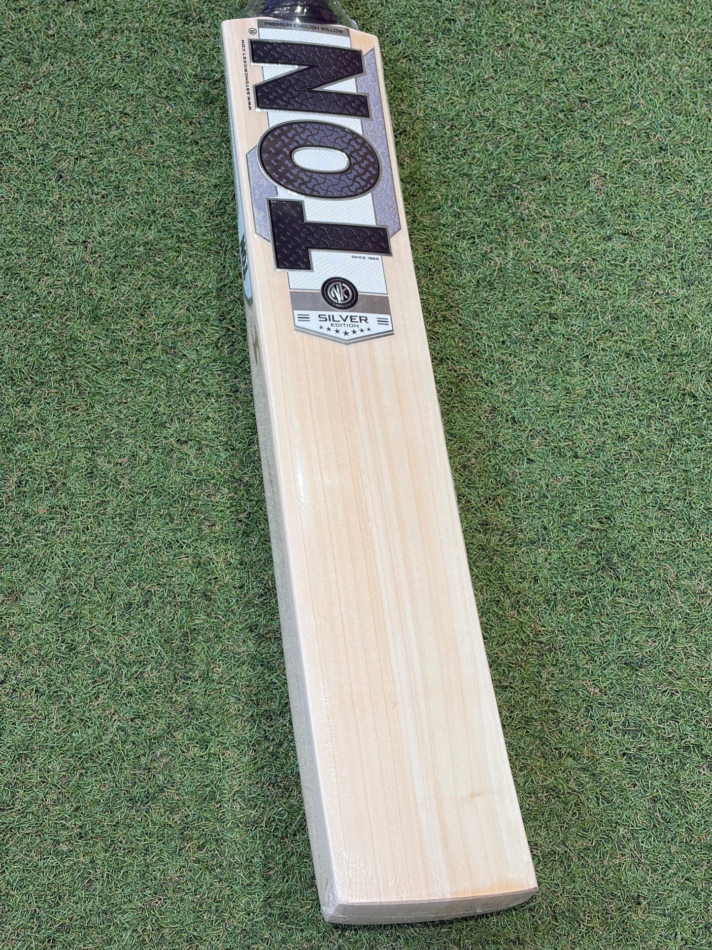 Ton Silver Edition Cricket Bat (2lb 9oz)