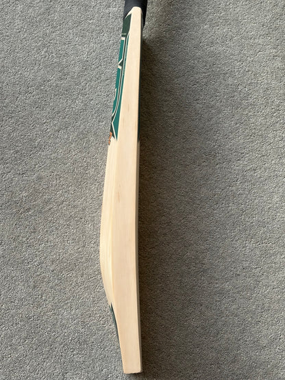 MB Malik UMZ Core Cricket Bat (2lb 9oz)