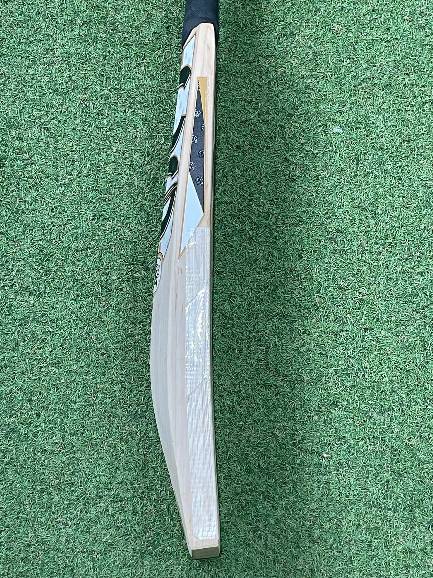 Cricket Groove Mighty Edition Cricket Bat (2lb 14oz)