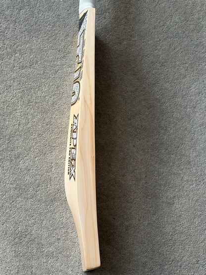 HS Apex Cricket Bat (2lb 10oz)