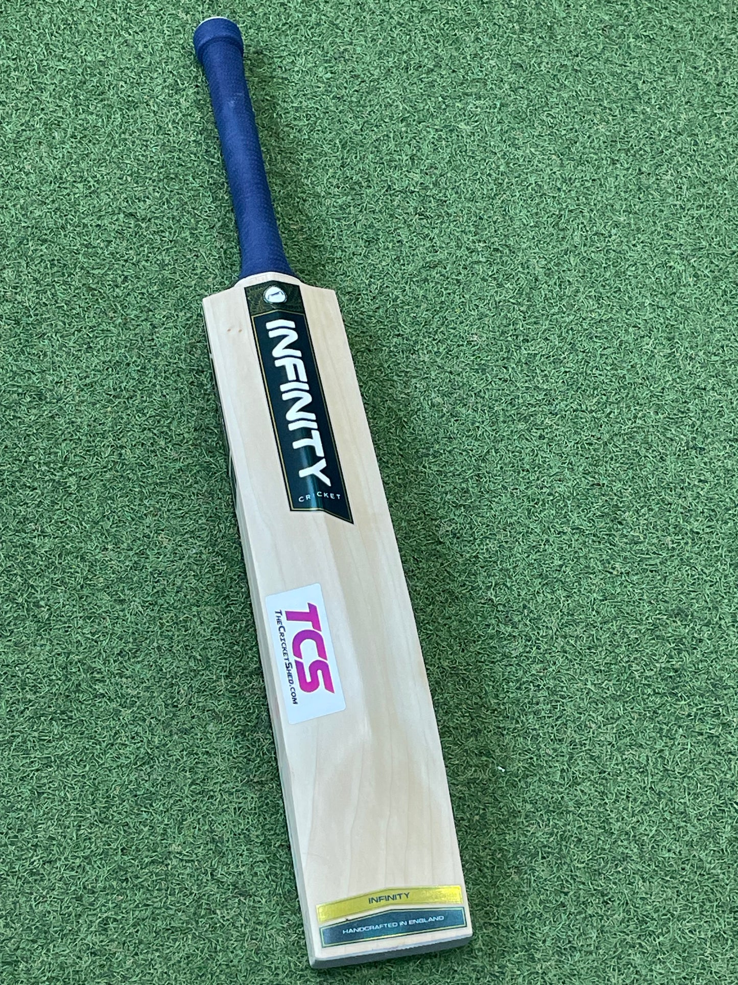 Used Infinity Signature Cricket Bat (2lb 12oz)