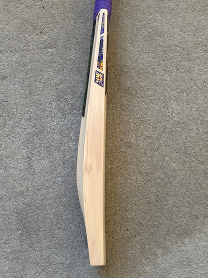 Infinity Peace Out Cricket Bat (2lb 13oz)