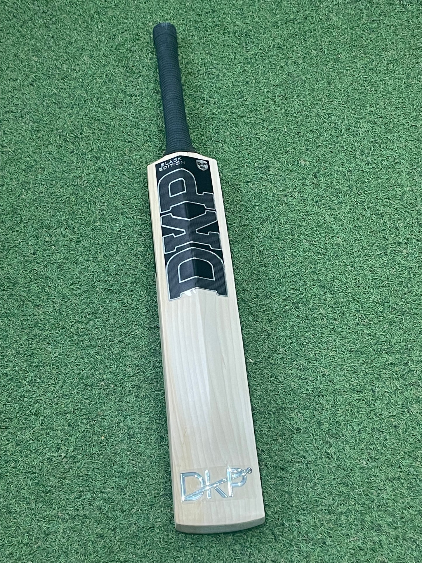 DKP Black Edition Cricket Bat (2lb 8oz)