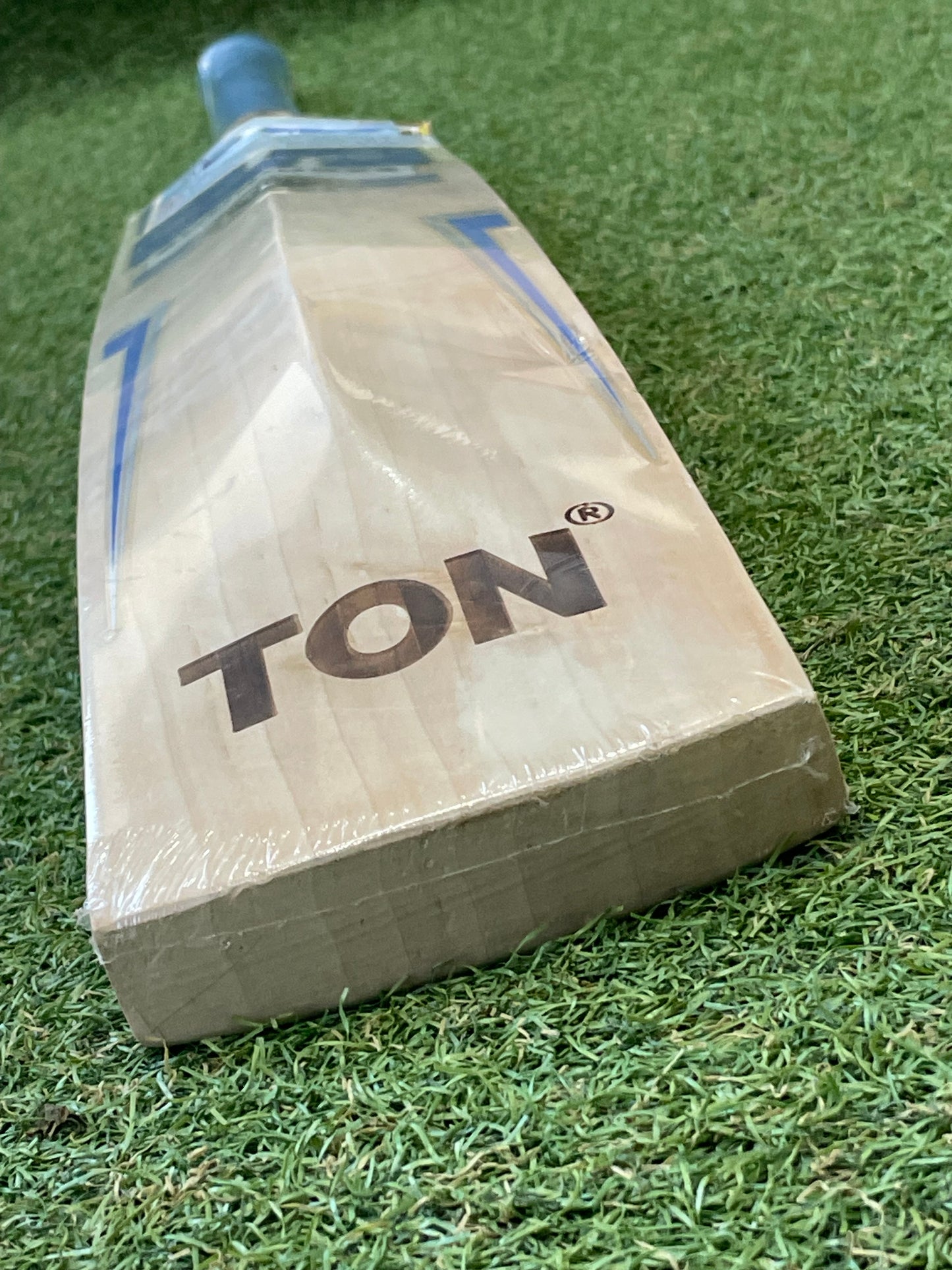SS Ton Custom Harrow Junior Size Cricket Bat (2lb 5oz)