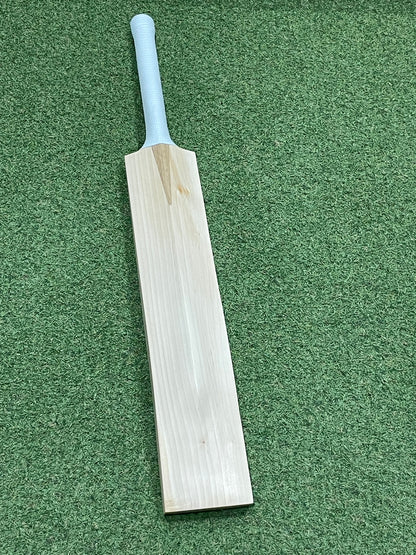 Plain Players UK Made Cricket Bat (2lb 11oz)