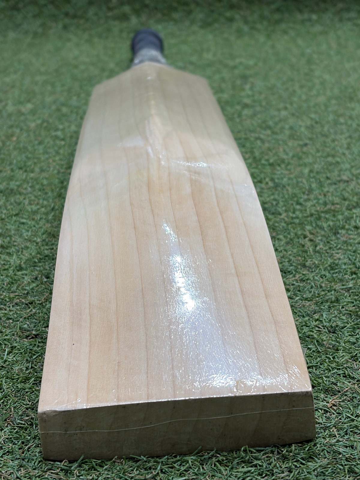 MB Malik UMZ Plain Players Cricket Bat (2lb 9oz)