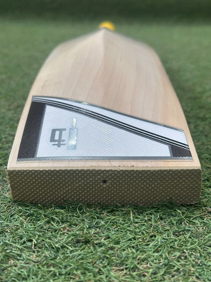 Cricket Station Brett Louis D’Oliveria Players Cricket Bat (2lb 10oz)