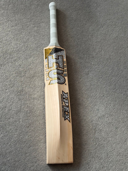 HS Apex Cricket Bat (2lb 10oz)