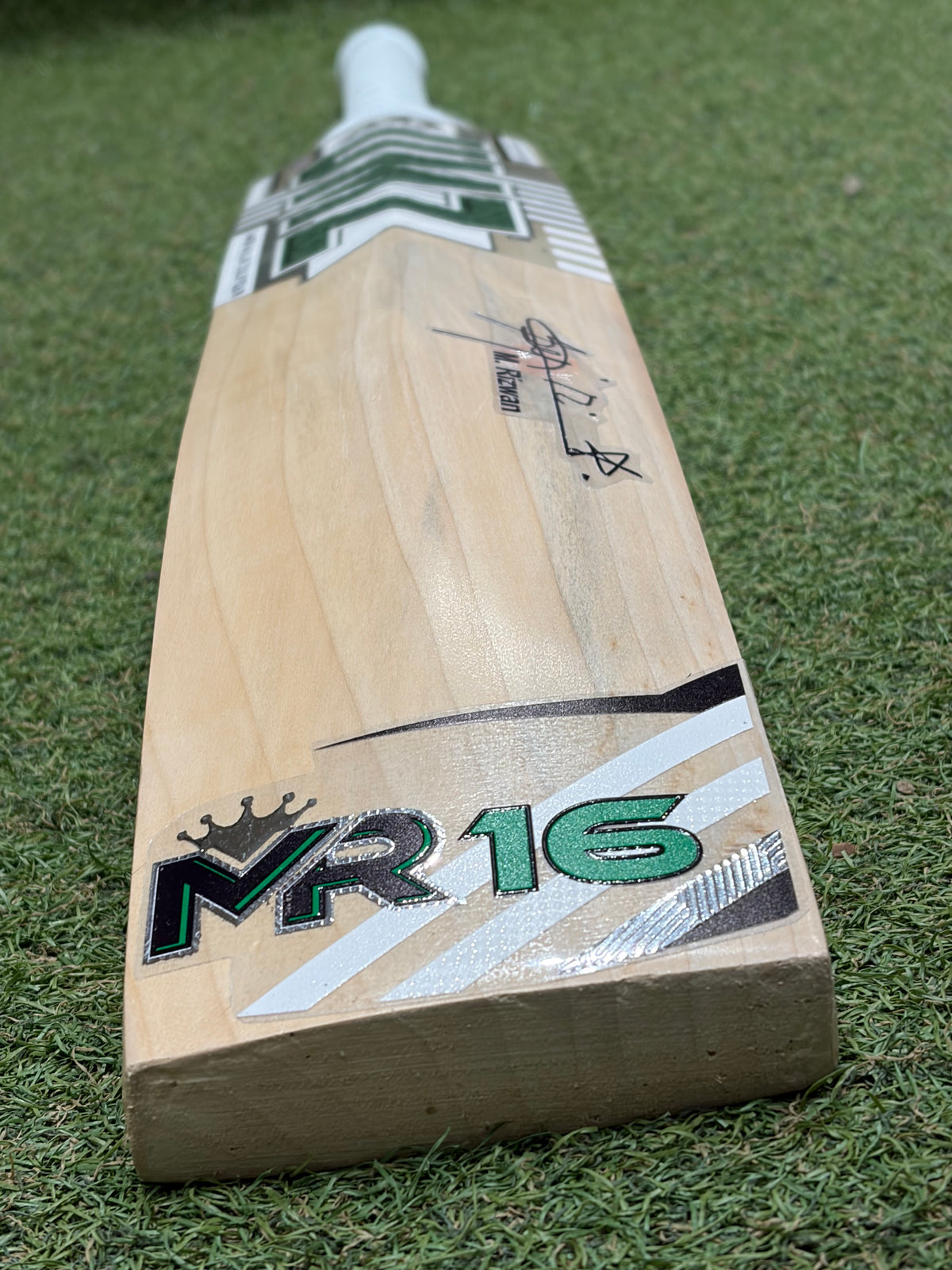 MB Malik Mohammed Rizwan Players Cricket Bat (2lb 7oz)