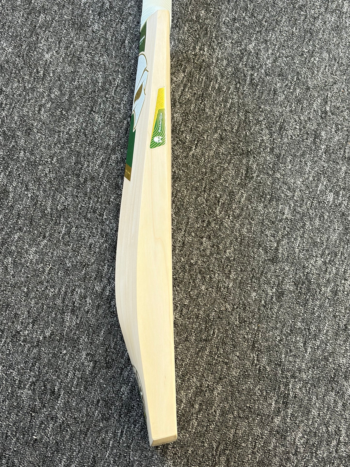 Phantom Enigma Pro-R Cricket Bat (3lb)