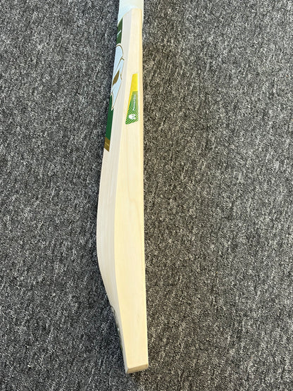 Phantom Enigma Pro-R Cricket Bat (3lb)