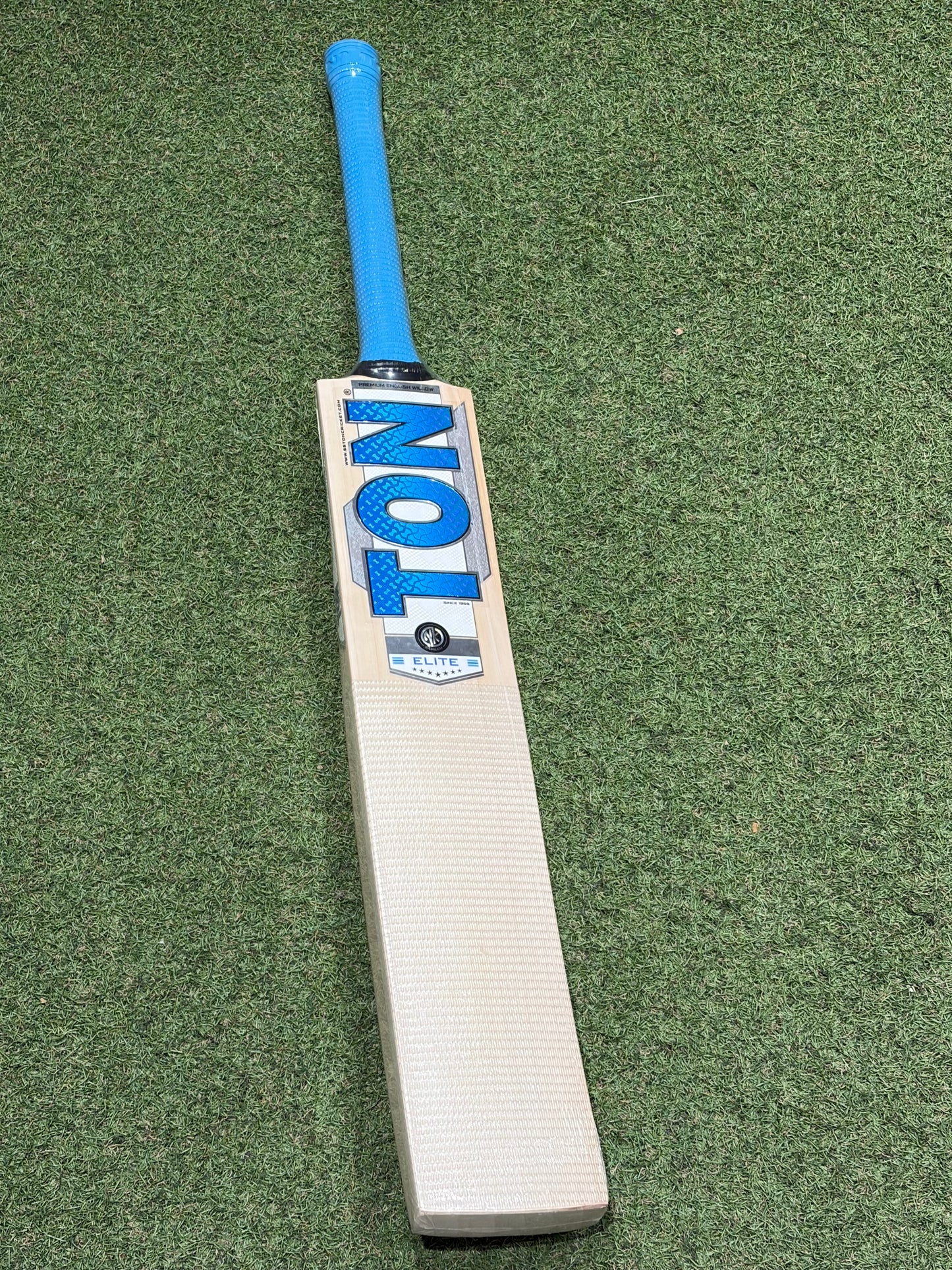 SS Ton Elite Harrow Junior Cricket Bat (2lb 6oz)