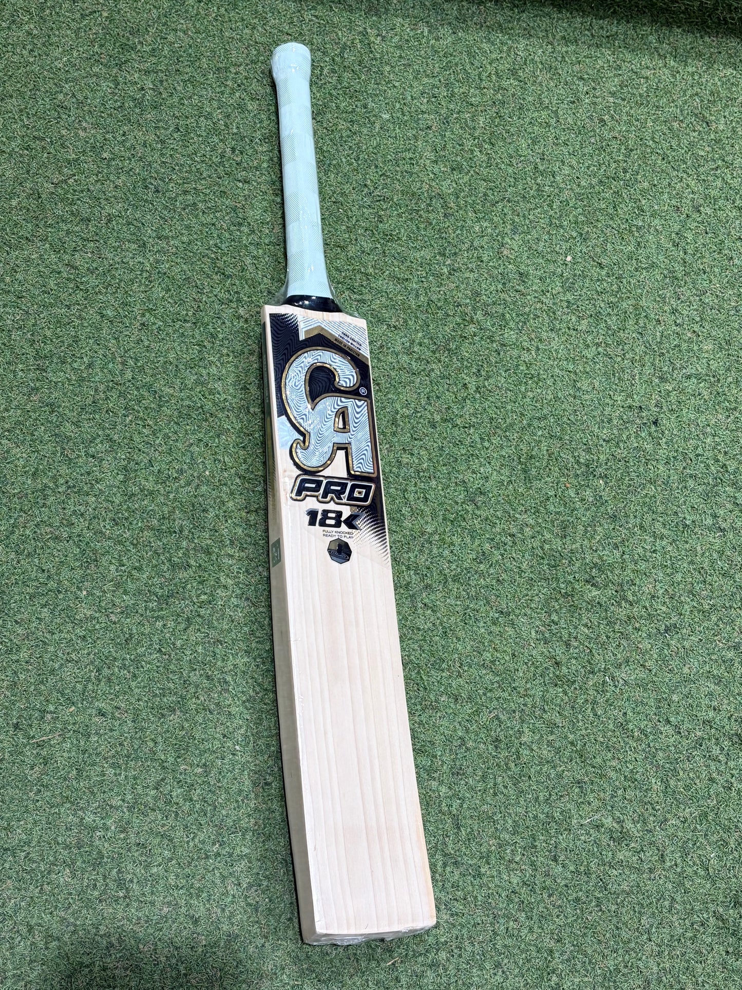 CA Pro 18000 Cricket Bat (2lb 9oz)