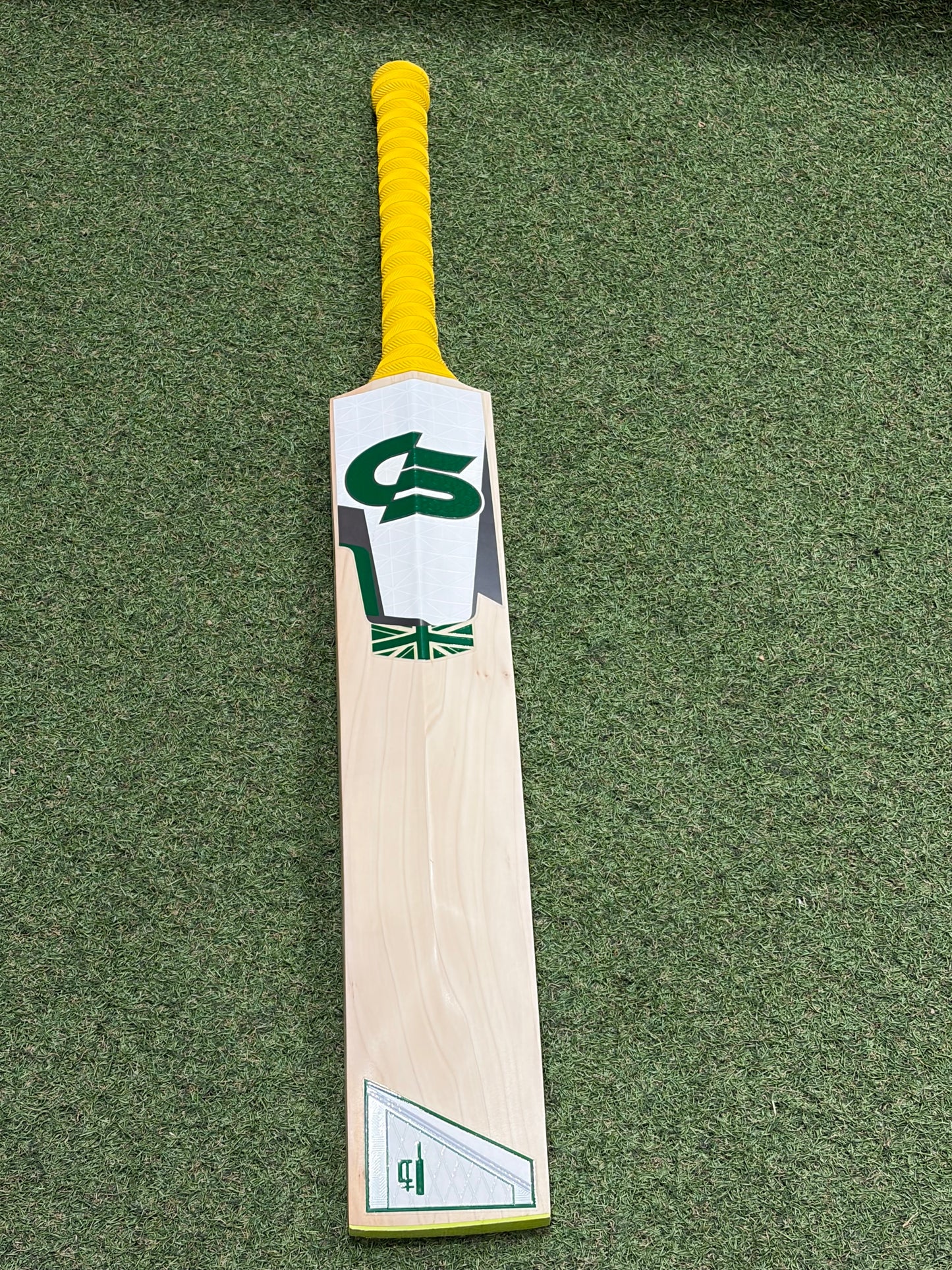 Cricket Station Saim Ayub 5 Star Cricket Bat (2lb 12oz)