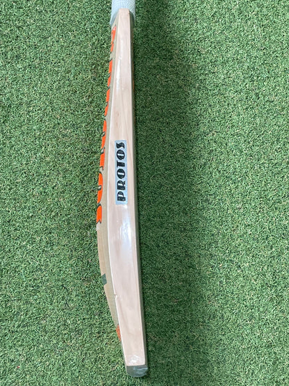 Protos Derecho Cricket Bat (2lb 9oz)