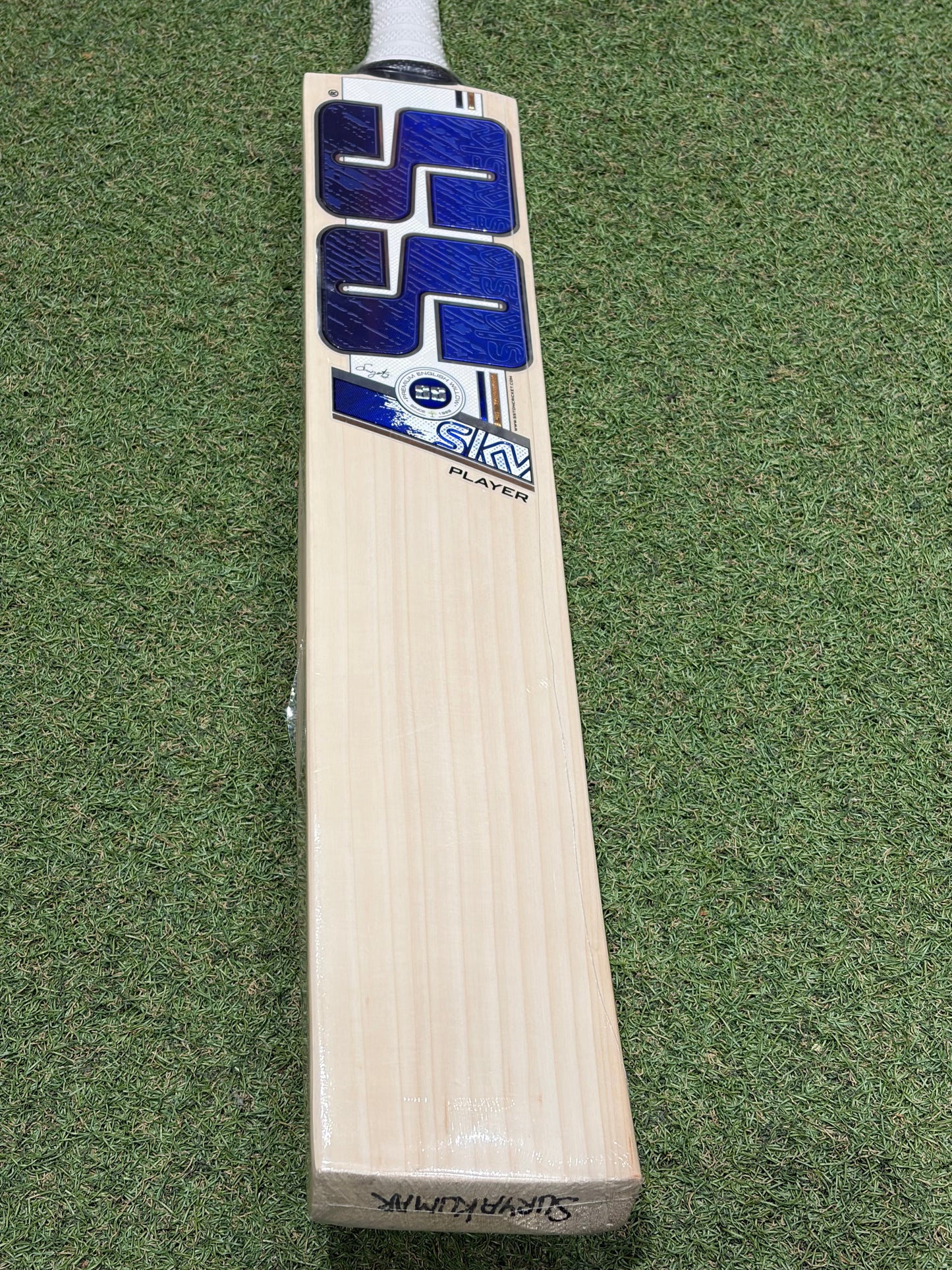 SS Ton SKY Player Cricket Bat (2lb 9oz)