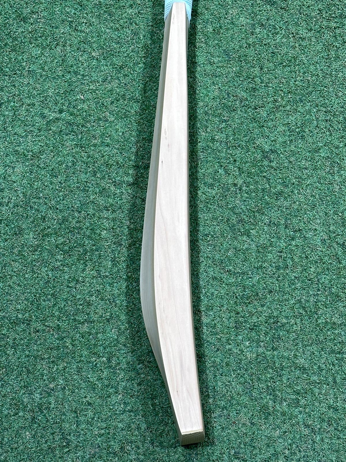 Cricket Station Plain Pro Grade Cricket Bat (2lb 11oz)
