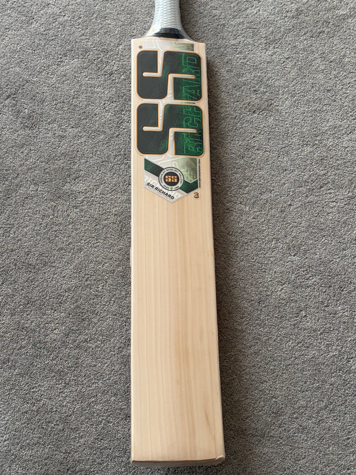 SS Ton Sir Richards Cricket Bat (2lb 9oz)