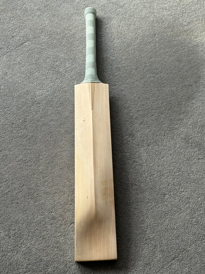 Plain SB LH Cricket Bat (2lb 10oz)