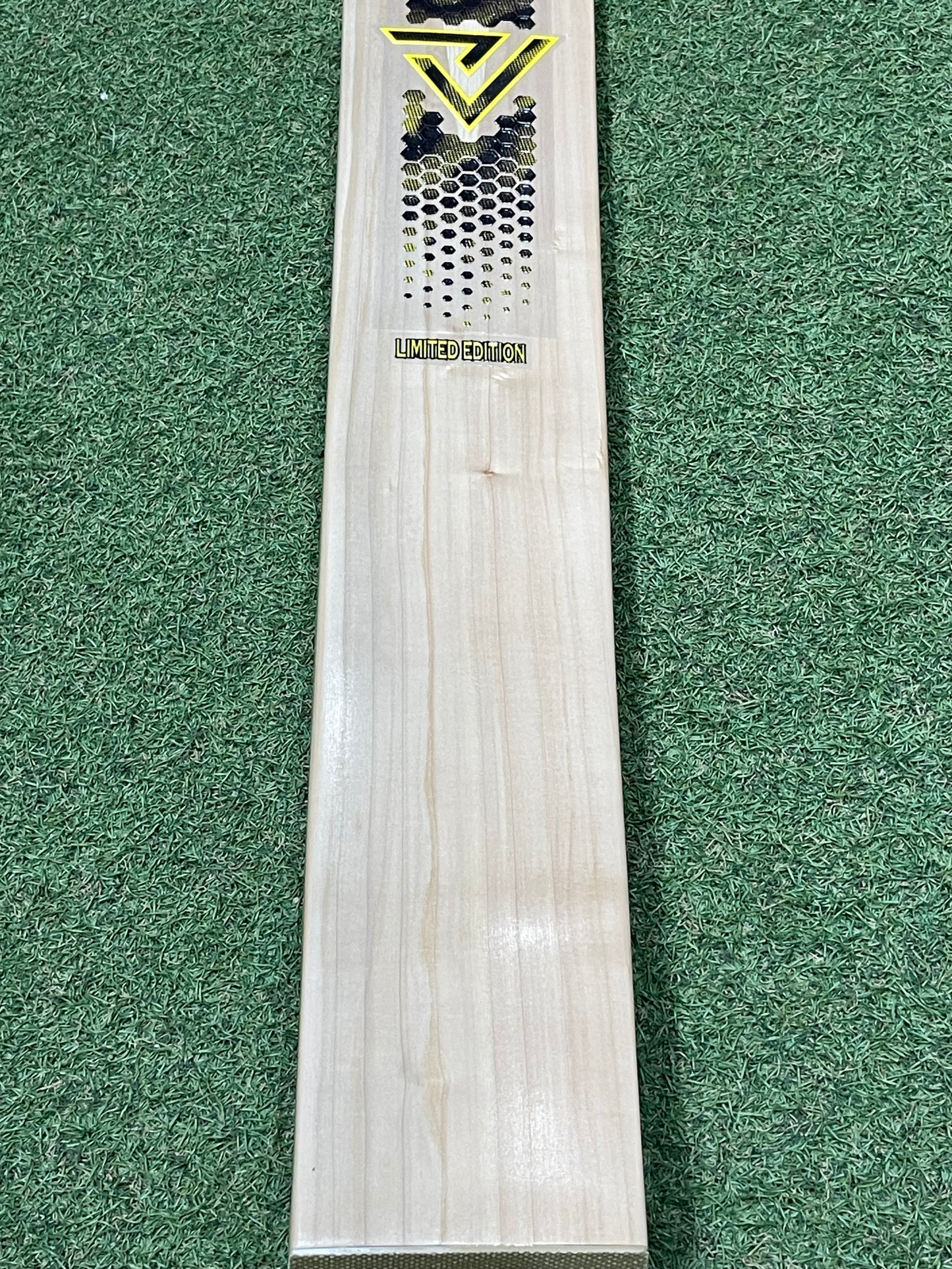 Vader Sports Limited Edition Cricket Bat (2lb 10oz)