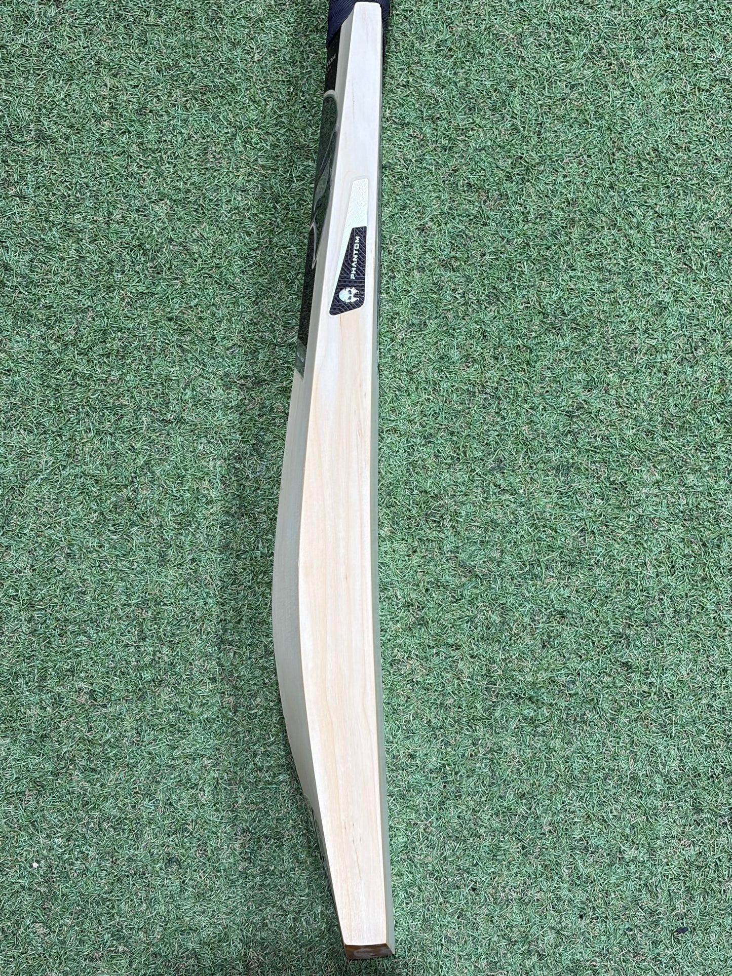 Phantom Dark Edition LE Cricket Bat (2lb 10oz)