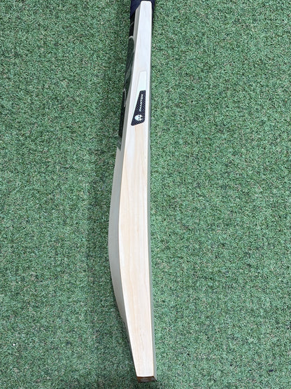 Phantom Dark Edition LE Cricket Bat (2lb 10oz)