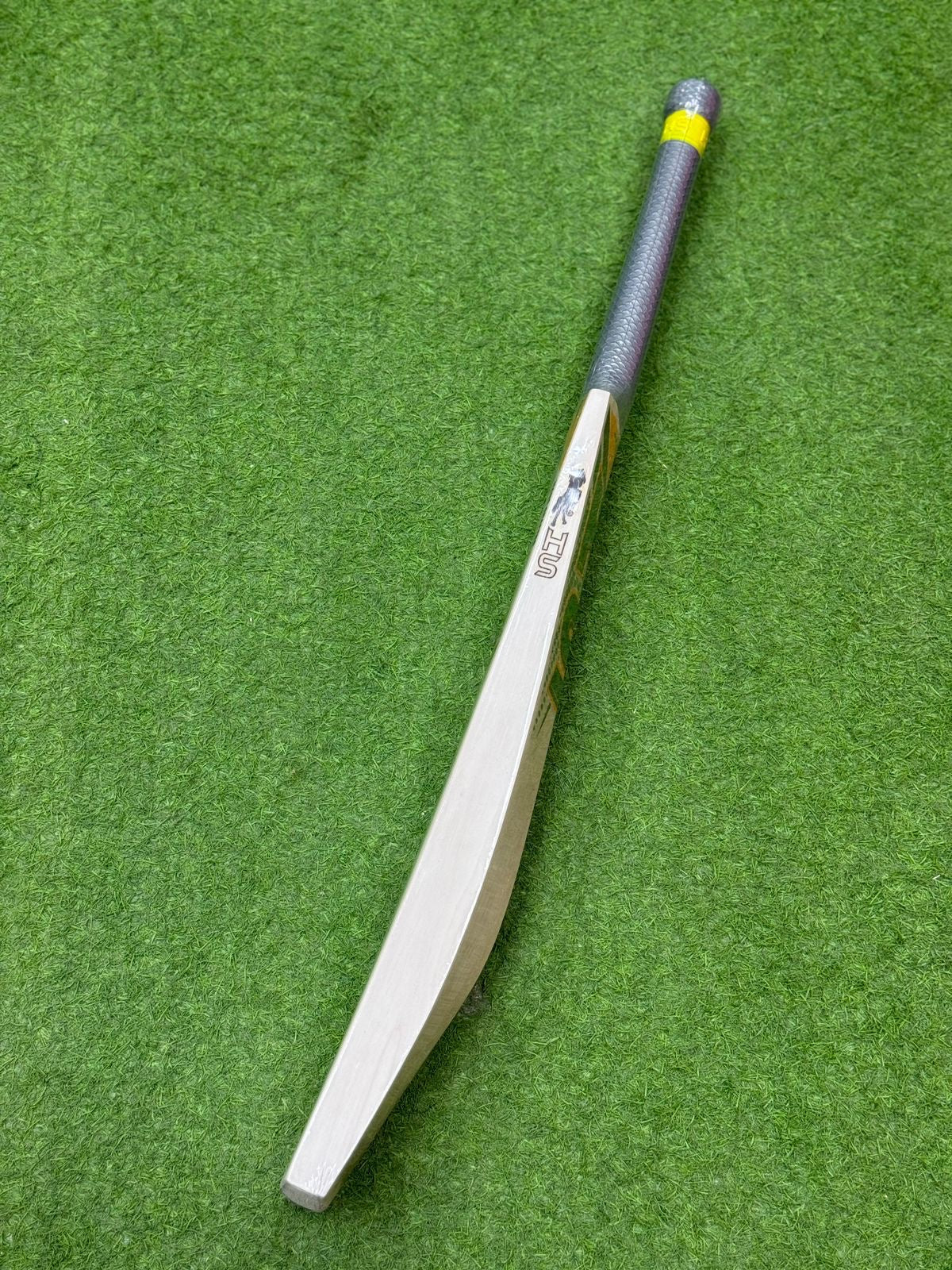 HS Titan Cricket Bat (2lb 10oz)