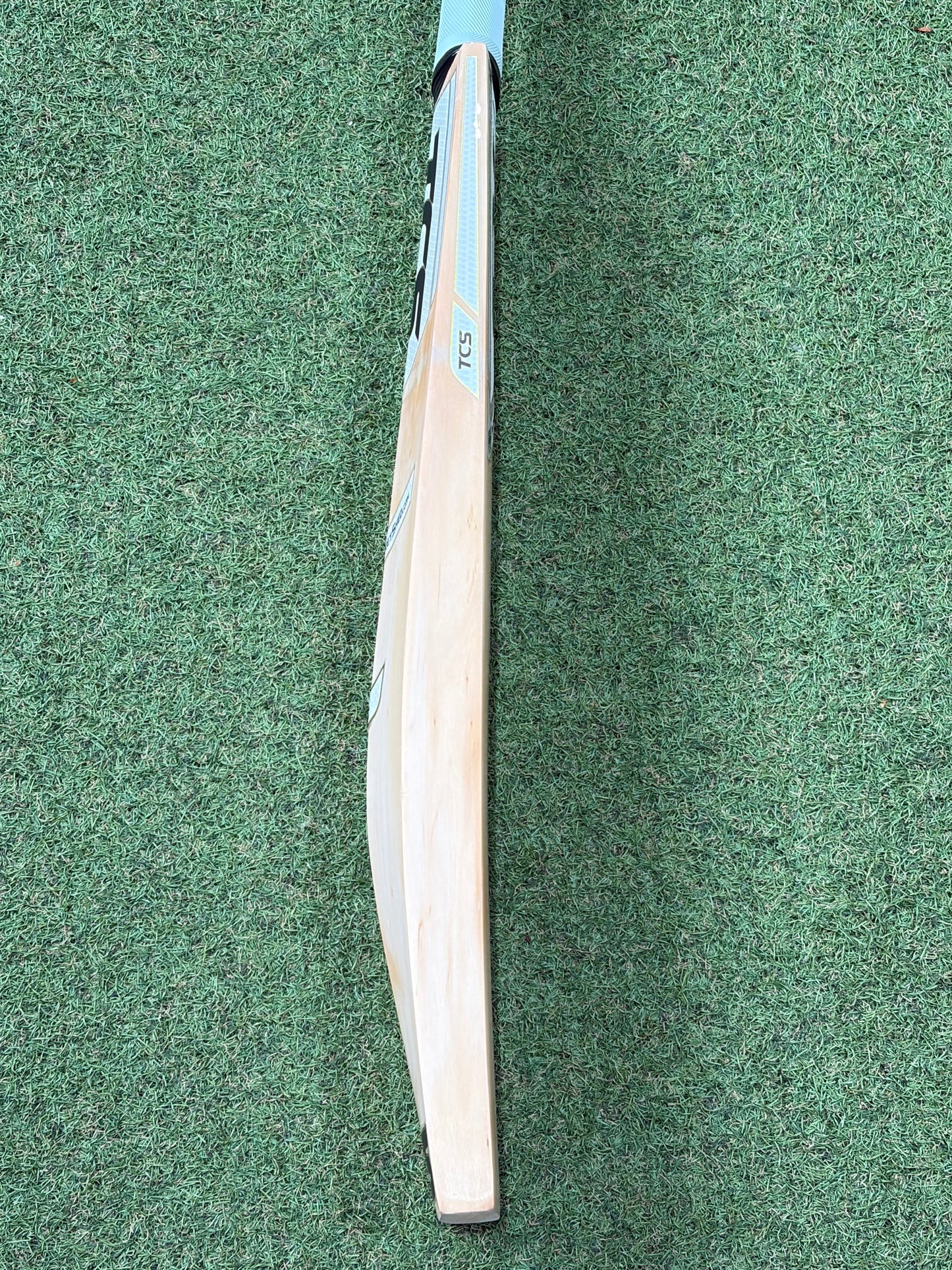 TCS White Edition Butterfly Cricket Bat (2lb 9oz)