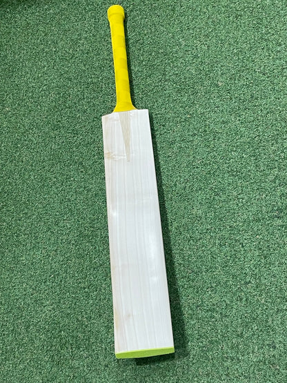 Cricket Station Plain Grade Two Cricket Bat (2lb 10oz)