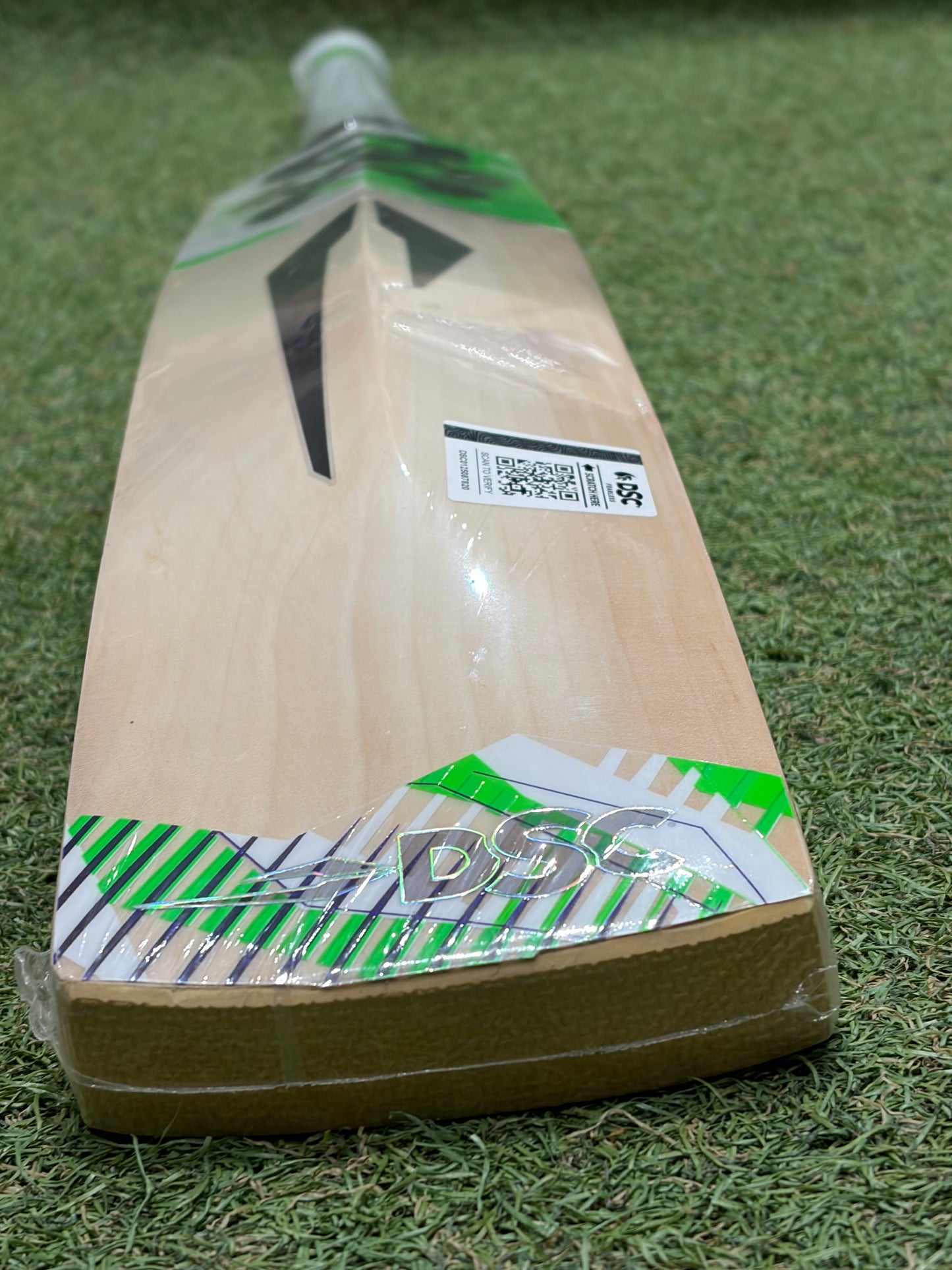 DSC Split 450 Cricket Bat (2lb 10oz)