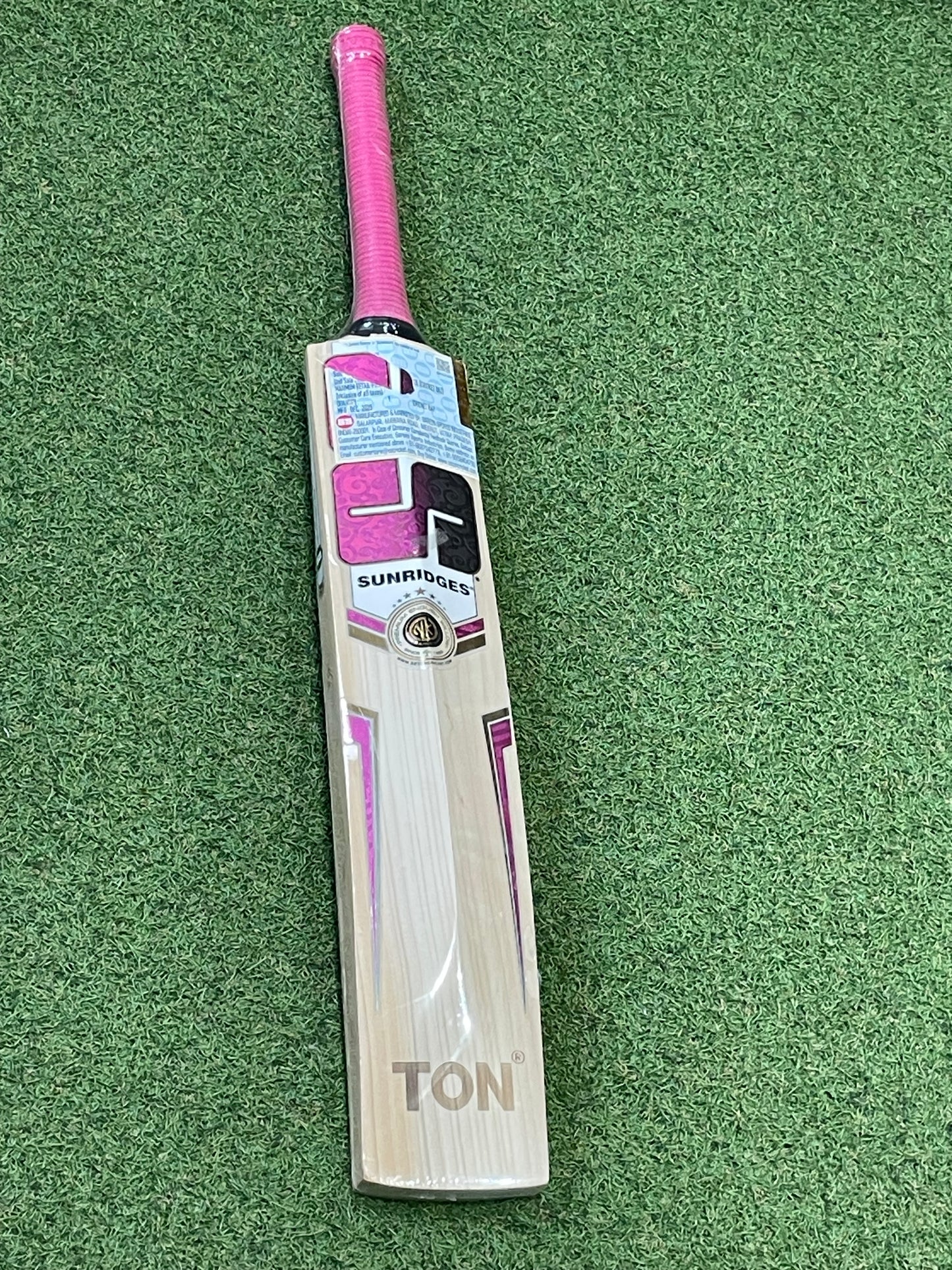SS Ton Gladiator Size 6 Junior Cricket Bat (2lb 2oz)