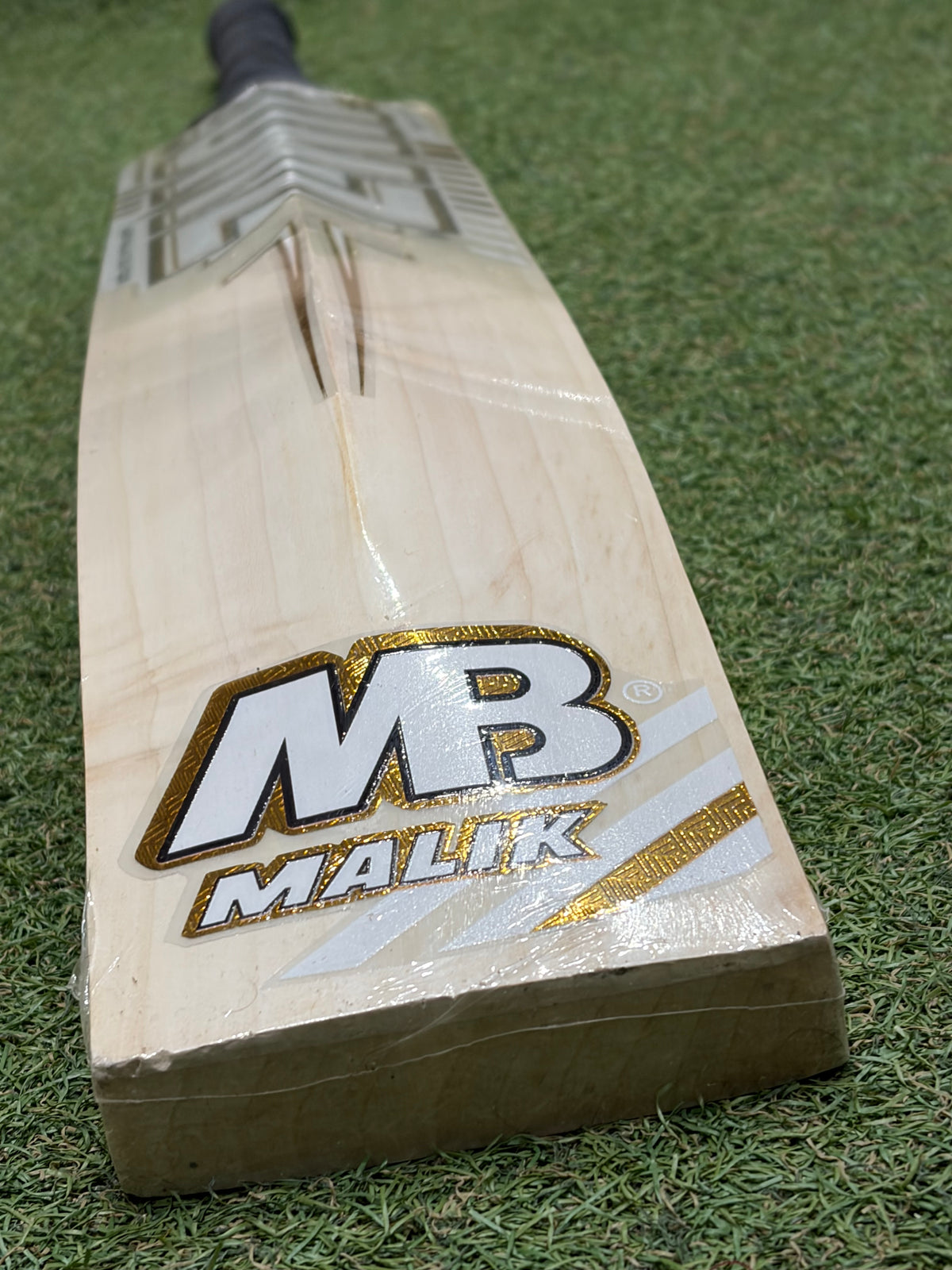 MB Malik UMZ Players Laminate (Double Wood) Cricket Bat (2lb 9oz)