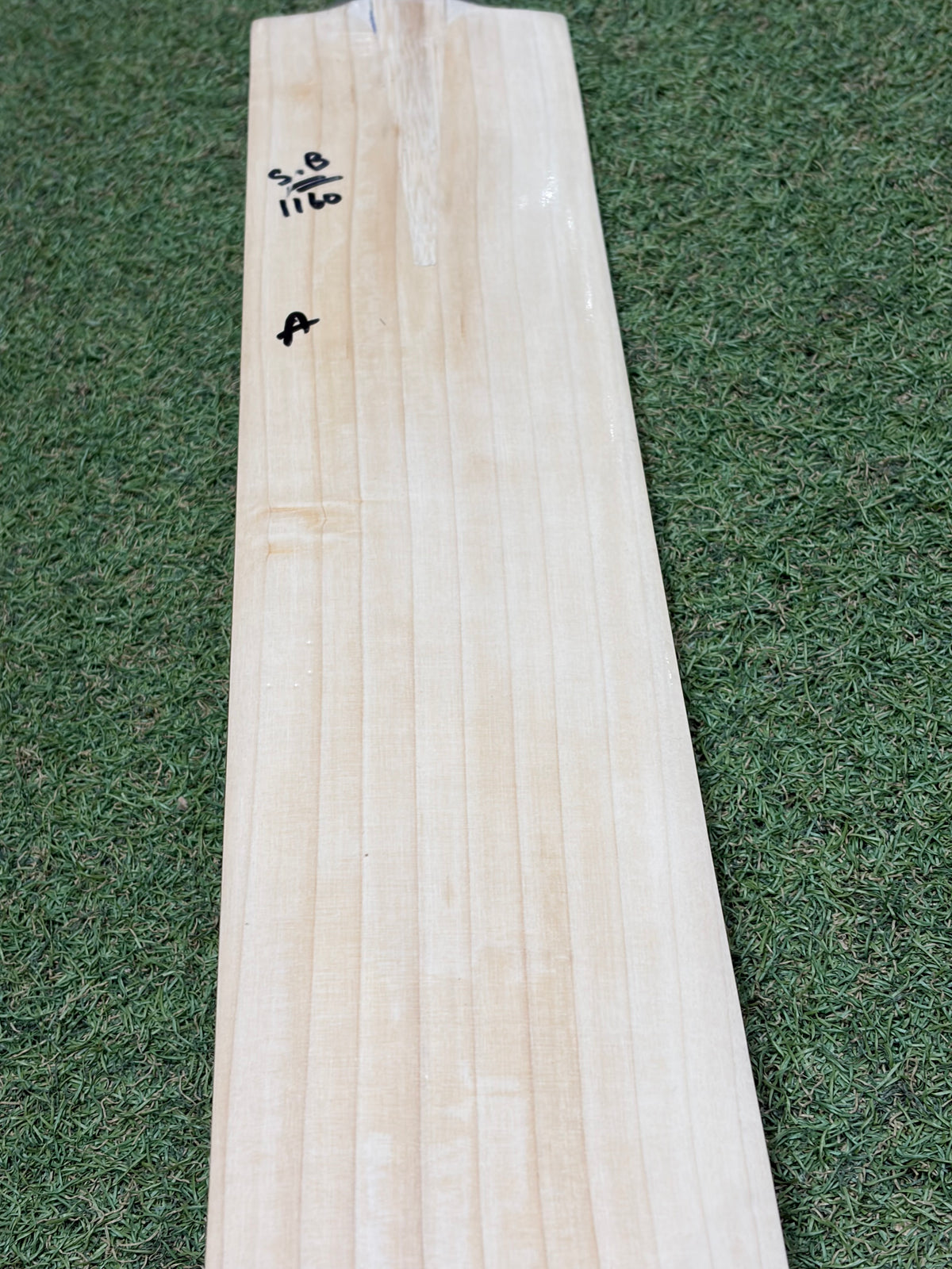 MB Malik UMZ Plain Players Cricket Bat (2lb 9oz)