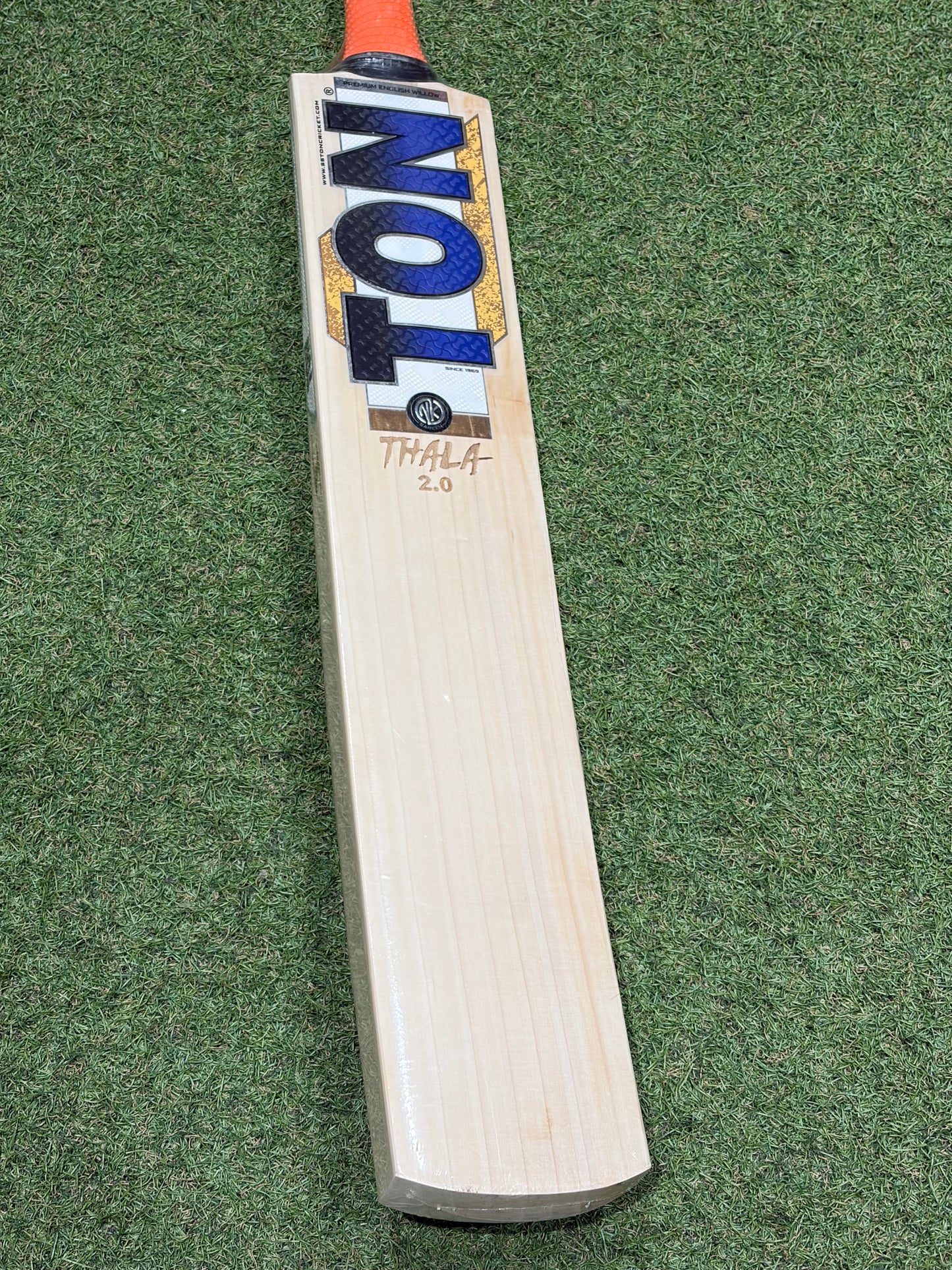 Ton Thala 2.0 Junior Harrow Size Cricket Bat (2lb 5oz)
