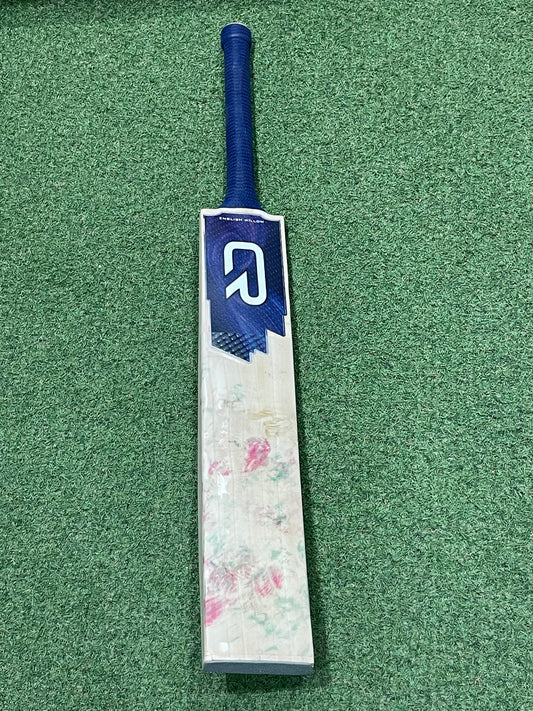 Used The Cricket Room Cricket Bat (2lb 11oz)