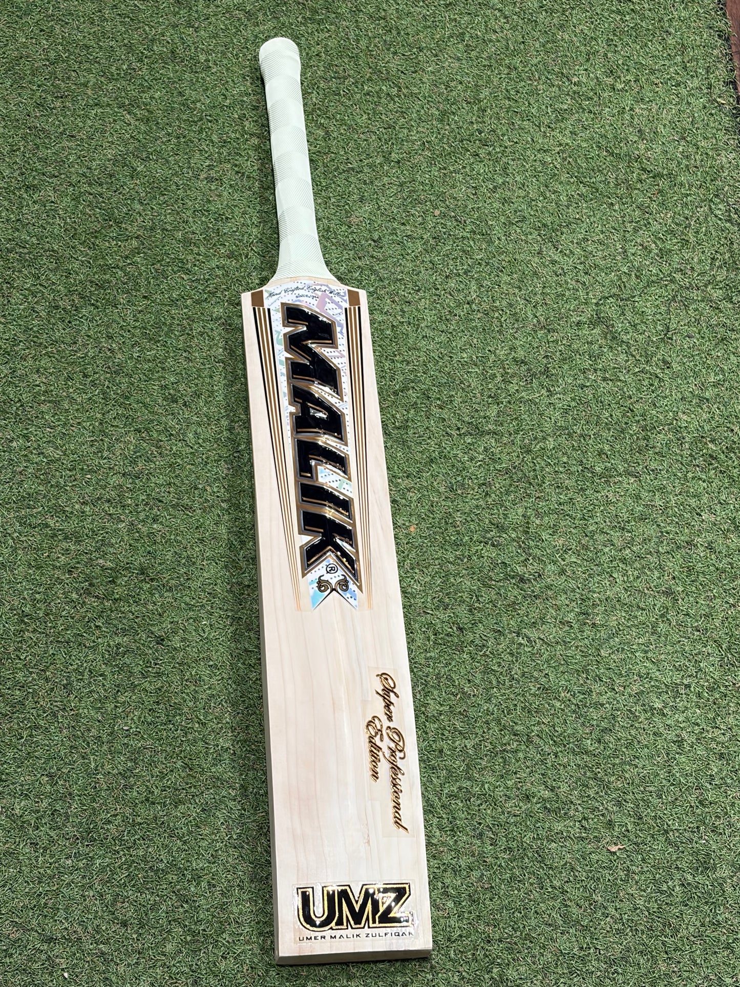 MB Malik Super Professional Edition Cricket Bat (2lb 8oz)