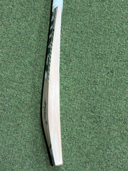 MB Malik Mohammed Rizwan Players Cricket Bat (2lb 7oz)