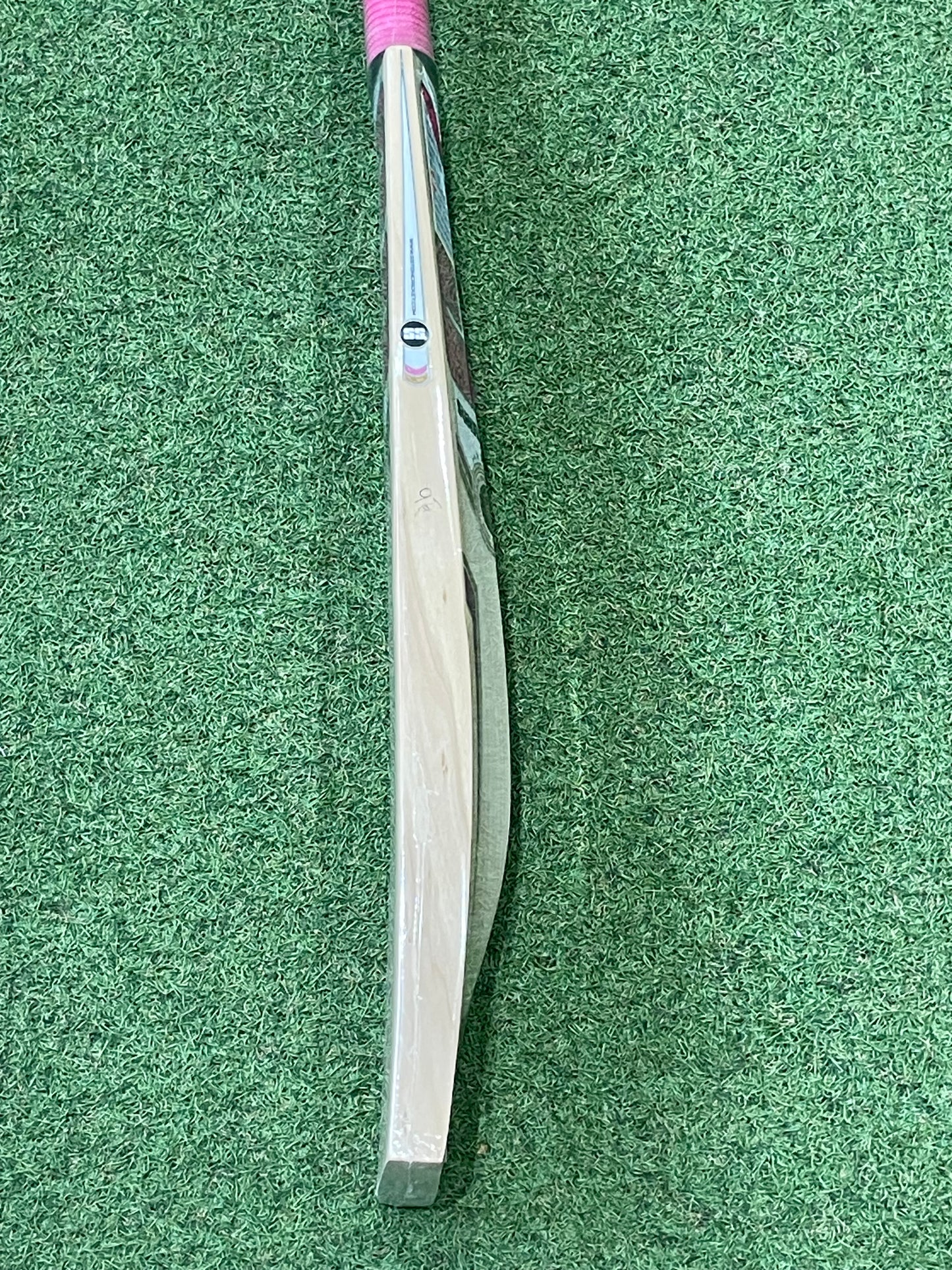 SS Ton Gladiator Size 6 Junior Cricket Bat (2lb 2oz)