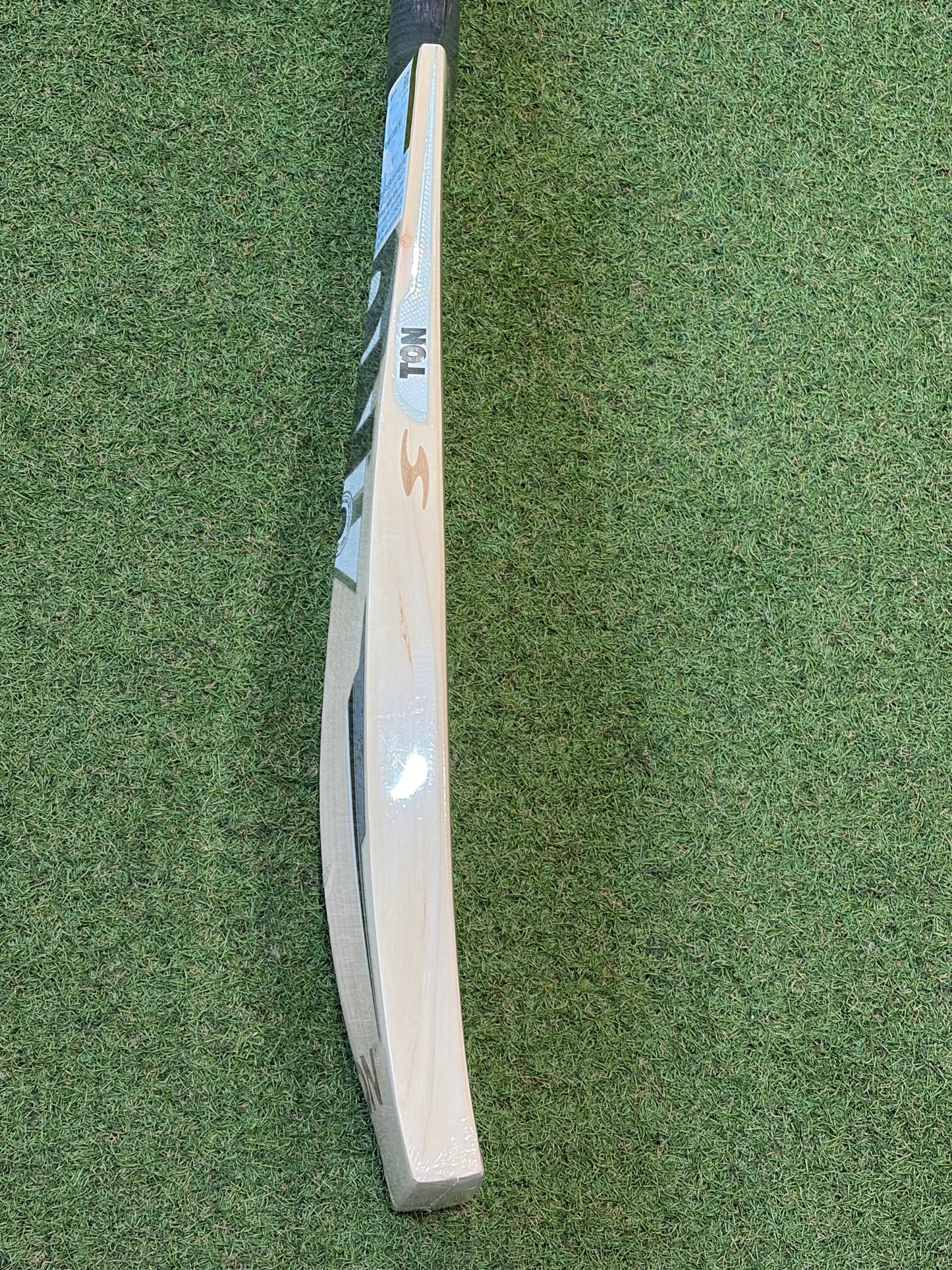 Ton Silver Edition Cricket Bat (2lb 9oz)