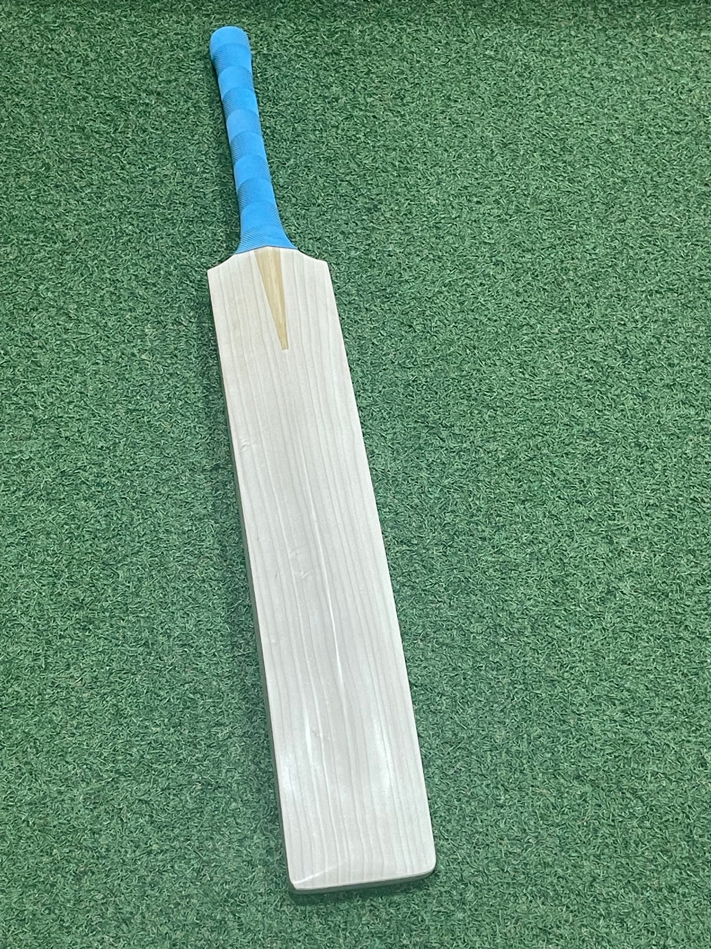 Plain Hell 4 Leather (H4L) Pro Grade Cricket Bat (2lb 11oz)
