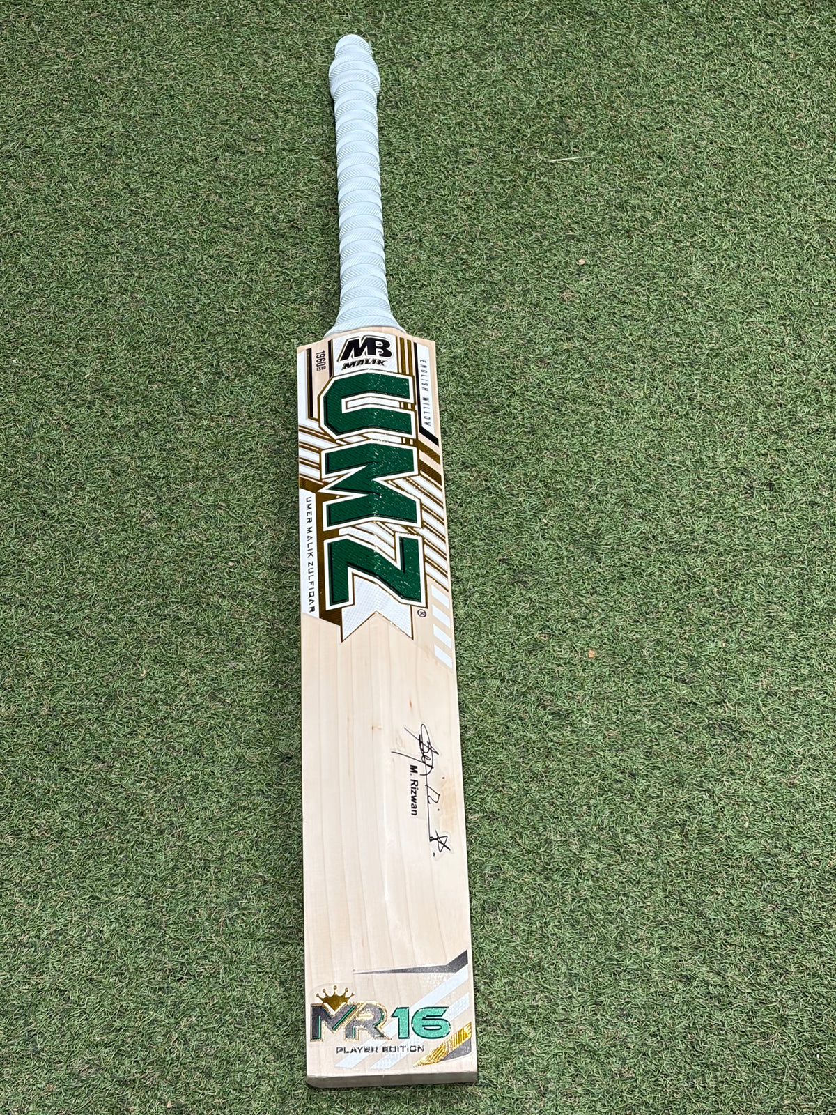 MB Malik Mohammed Rizwan Players Cricket Bat (2lb 9oz)