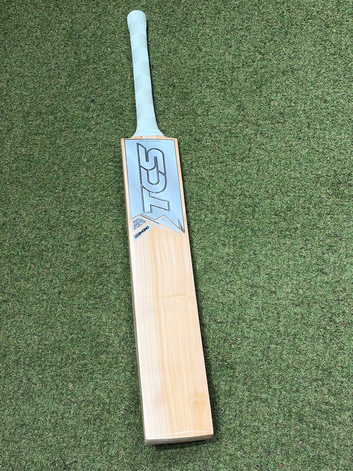 TCS Diamond Butterfly Cricket Bat (2lb 9oz)