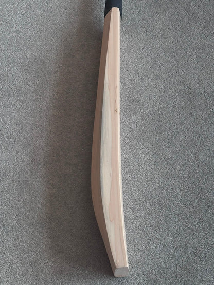 Plain Laminate Cricket Bat (2lb 8oz)